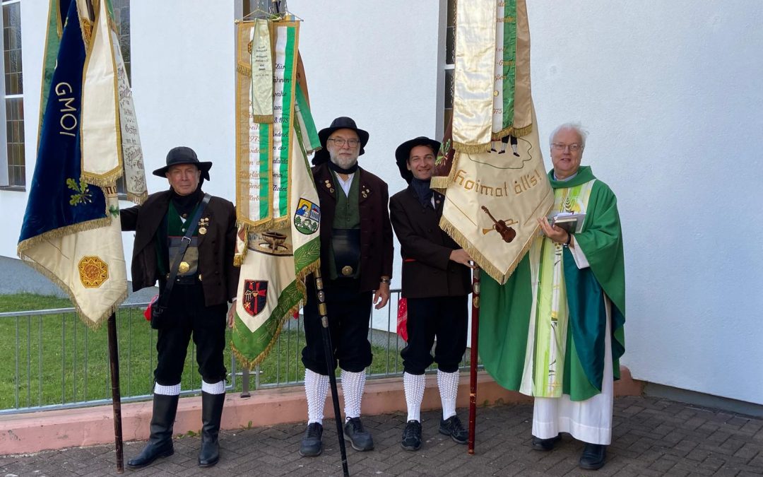 Gmoi Hungen: Fahnensegnung